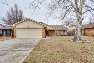 1011 Royal Ln, Yukon, OK 73099