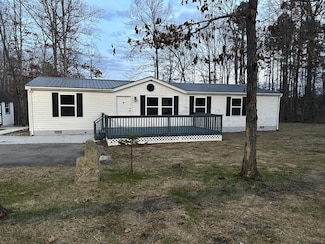 936 Pioneer Rd, Grimsley, TN 38565