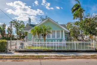 708 22nd St W, Bradenton, FL 34205