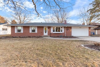 220 Pleasure Dr, Yorkville, IL 60560