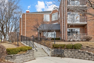 805 Leicester Rd Unit B118, Elk Grove Village, IL 60007