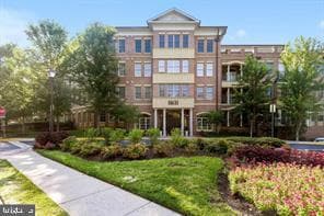 1781 Chain Bridge Rd Unit 302, McLean, VA 22102
