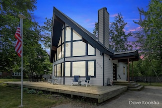 1407 Sunnyside Dr, Cadillac, MI 49601