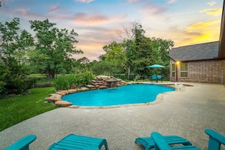 700 Southfield Dr, Friendswood, TX 77546