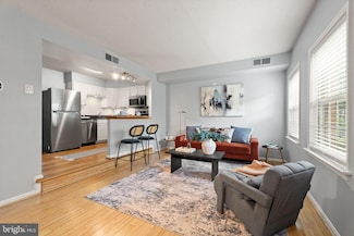 122 N Bedford St Unit A, Arlington, VA 22201
