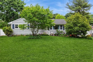 15 Astor Ave, Saint James, NY 11780