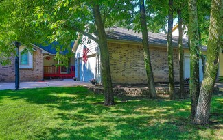 2434 S Yellowstone Ct, Wichita, KS 67215