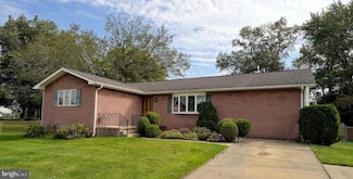 24 Carl Sandburg Dr, Trenton, NJ 08690