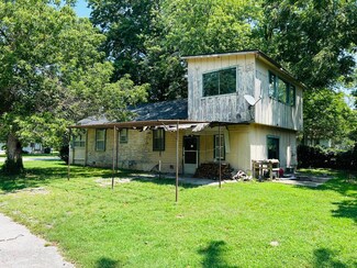 228 W Myrtle St, Aurora, MO 65605