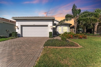 15528 Corona Del Mar Dr, Wimauma, FL 33598