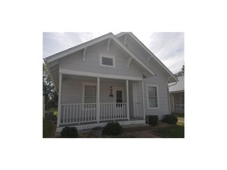 214 W 4th St, Norborne, MO 64668