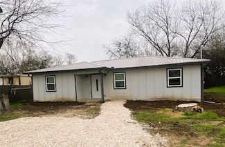 200 N Kerr St, Blooming Grove, TX 76626