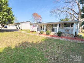 2594 Baker Cir, Granite Falls, NC 28630