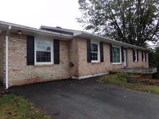 228 Aurora Dr, Lewisburg, WV 24901