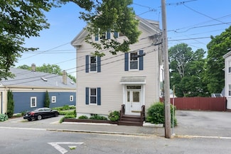 11 Barr St, Salem, MA 01970