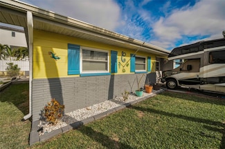 176 175th Ave E, Redington Shores, FL 33708