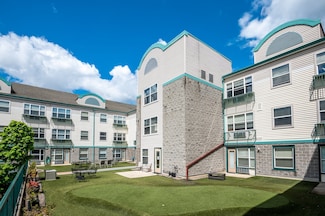 11939 NE Davis St, Portland, OR 97220