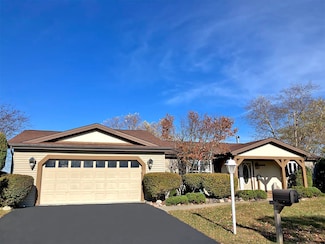 16 Devonshire Ct Unit 140, Grayslake, IL 60030