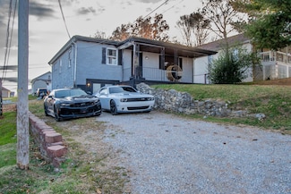 205 E 4th St, Grayson, KY 41143