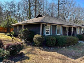 9 Oakwood Dr, Greenville, SC 29609