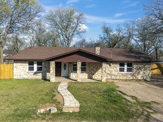 206 Monroe St, Cleburne, TX 76033