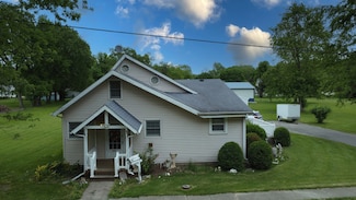 205 N Park St, Milford, IL 60953