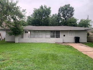 5822 Glenhurst Dr, Houston, TX 77033