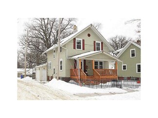1112 Maplewood Dr NE, Cedar Rapids, IA 52402