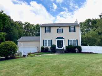 76 Fieldstone Dr, Coventry, RI 02816