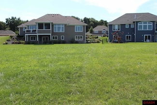 213 Rosewood Dr, Mankato, MN 56001