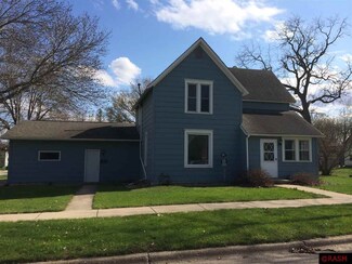 332 E Robinson St, Lake Crystal, MN 56055