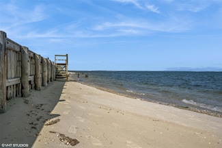 31 Dunlookin Ln, S. Jamesport, NY 11970