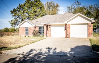 1884 Nottingham Dr, Kaufman, TX 75142