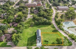200 Quaker Dr, Friendswood, TX 77546