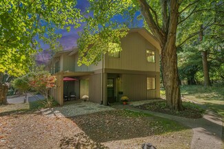 3876 Greenleaf Cir, Kalamazoo, MI 49008