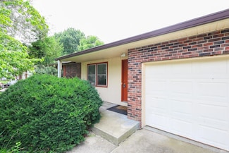 4611 W Middle Ct, Bloomington, IN 47403