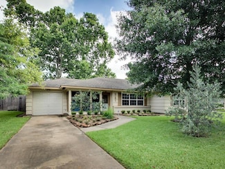 5132 Mimosa Dr, Bellaire, TX 77401