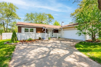 806 71st St, Darien, IL 60561
