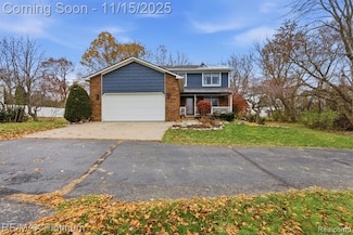 11254 Katrine Dr, Fenton, MI 48430