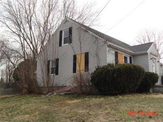 9 Walker Dr, Quinebaug, CT 06262