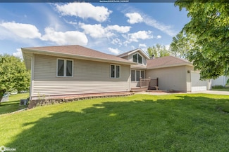 806 W 2nd St, Washington, IA 52353