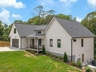 15 Progress Ln, Candler, NC 28715
