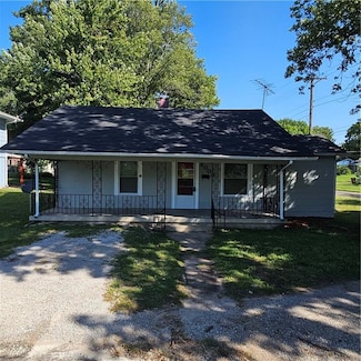 2008 Garfield St, Lexington, MO 64067
