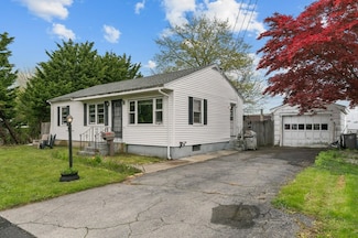 37 Rosedale Terrace, Middletown, RI 02842