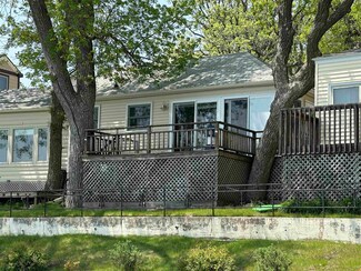 1280 Village Oaks Dr, Okoboji, IA 51355