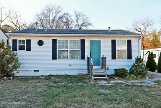 302 Parisen Ave, Bayville, NJ 08721