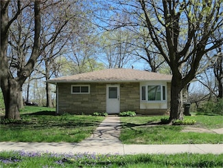 1404 Rainbow Dr, Waterloo, IA 50701