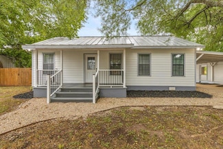 339 N Water St, La Grange, TX 78945