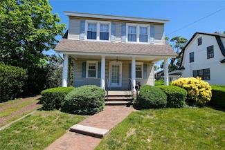 75 W Fairview Ave, Valley Stream, NY 11580