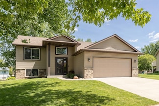 707 Maplebrook Dr NE, Stewartville, MN 55976